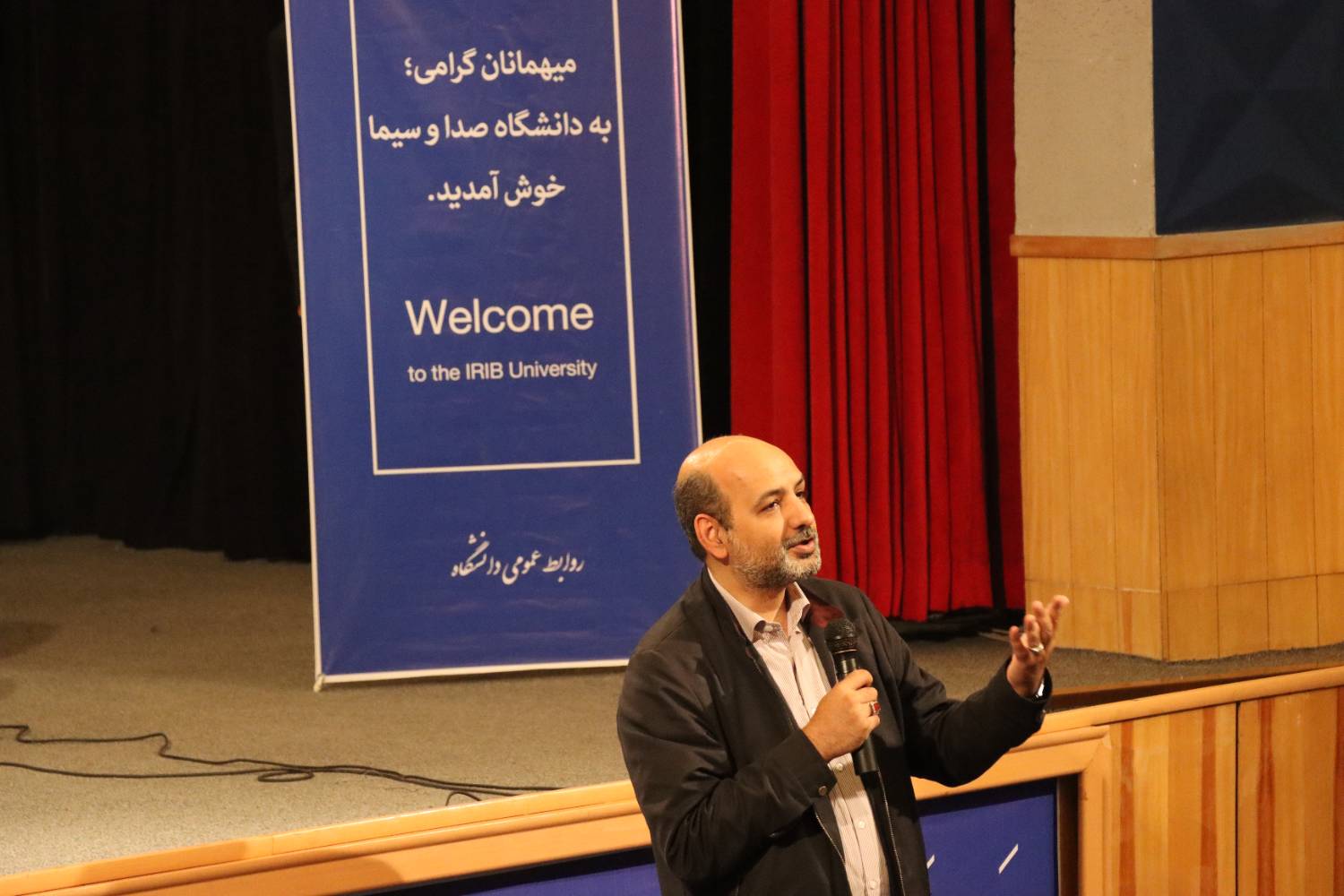 آیین استقبال از نوورودی‌های دانشگاه صداوسیما به همراه خانواده‌ها