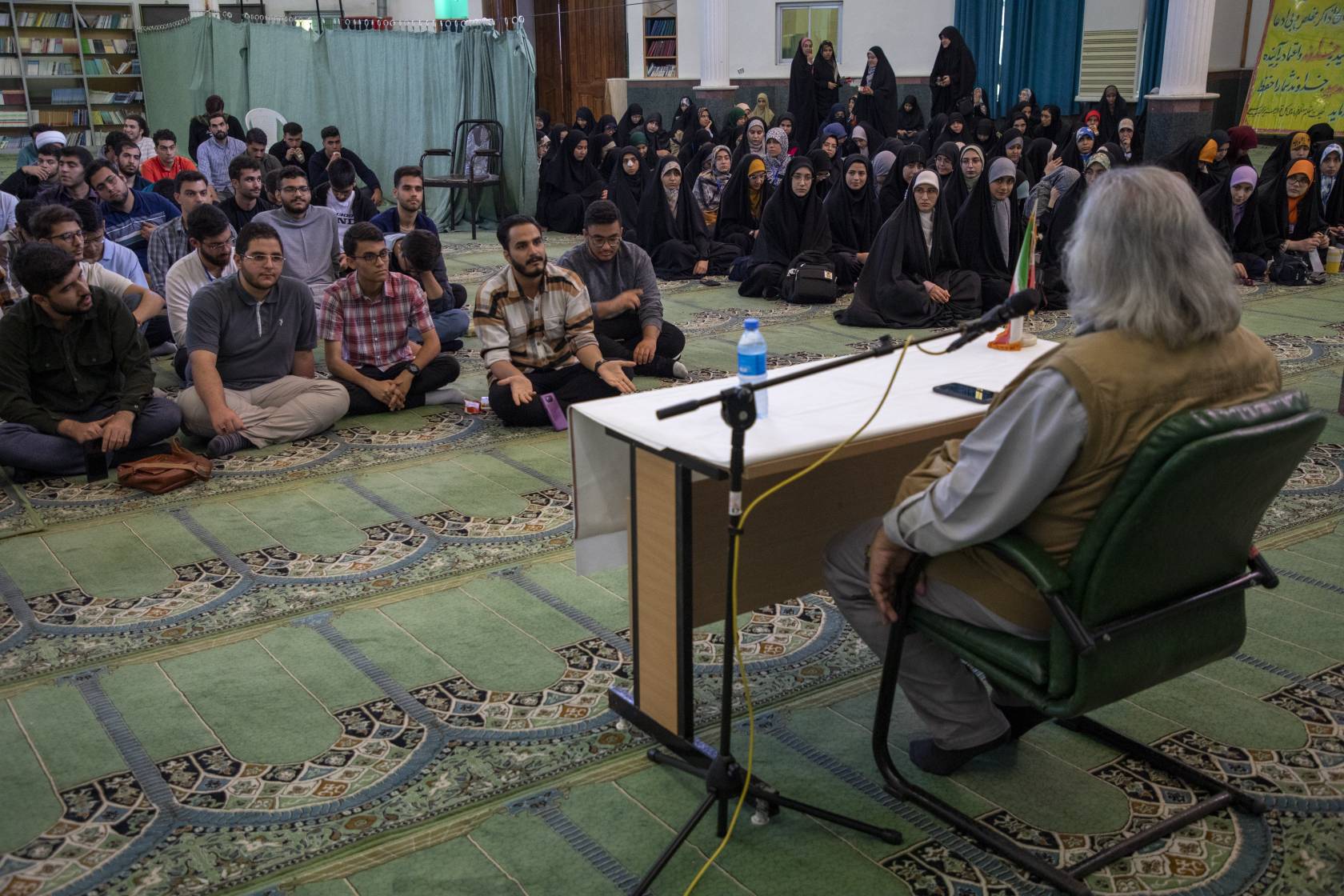 نشست صمیمانه قائم مقام صداوسیما با دانشجویان در اردوی «تنفس صبح»