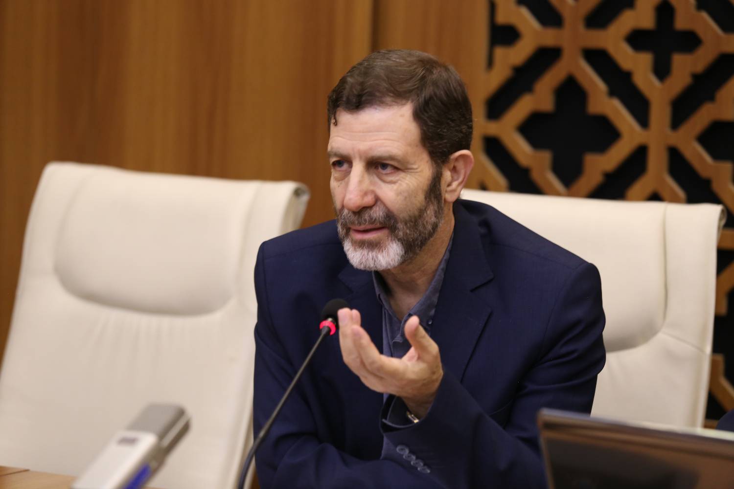 همکاران رسانه ملی، محکم، با اراده و معتقد هستند