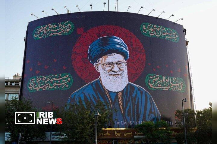 دیوارنگاره‌ای با حال‌وهوای وداع در میدان راه‌آهن تهران