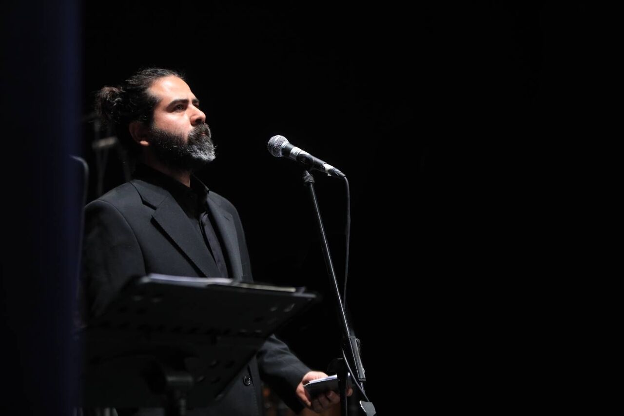 حضور هادی فیض‌آبادی به عنوان خواننده در اجرای «خسوف»