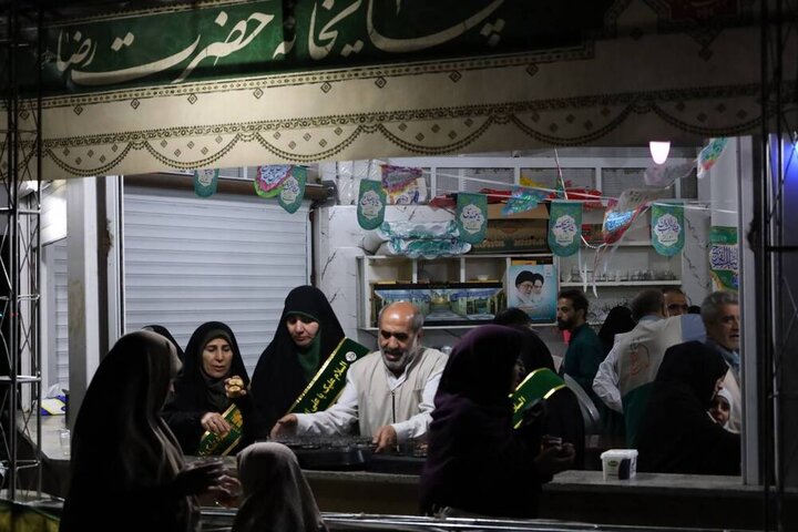 فیلم مستند «خادم و خیابان» روایتگر ماجرای چای‌خانه امام رضا (ع) و خادمانش شد