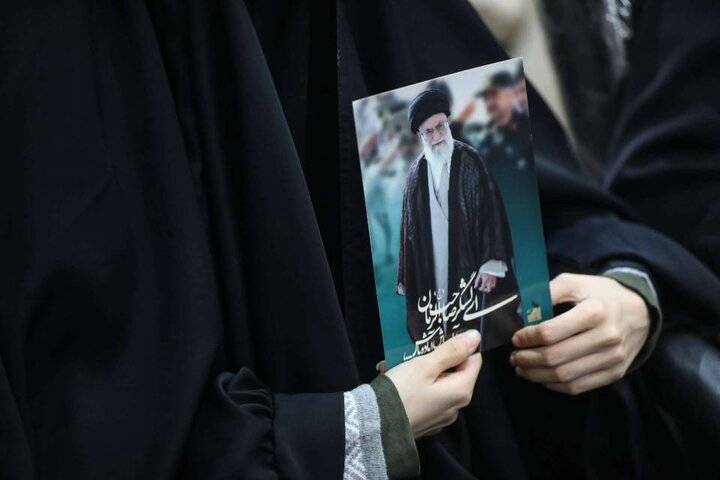 محفل شعر امین در منزل پدری شهید آیت‌الله خامنه‌ای (ره) در مشهد برگزار شد