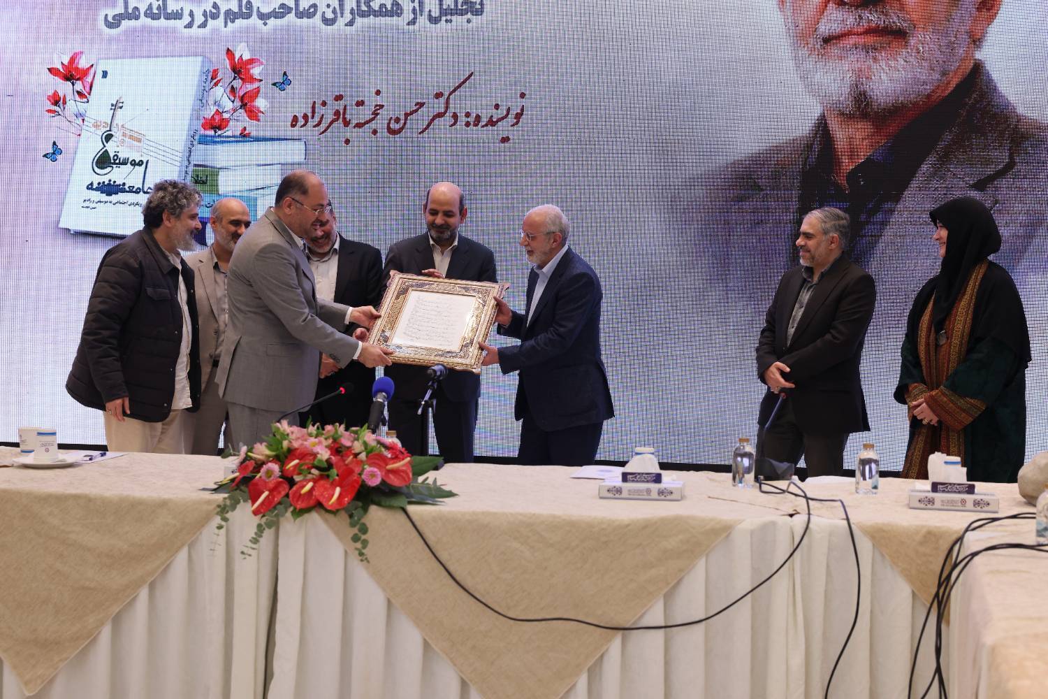تجلیل از استاد حسن خجسته در عصرانه کتاب